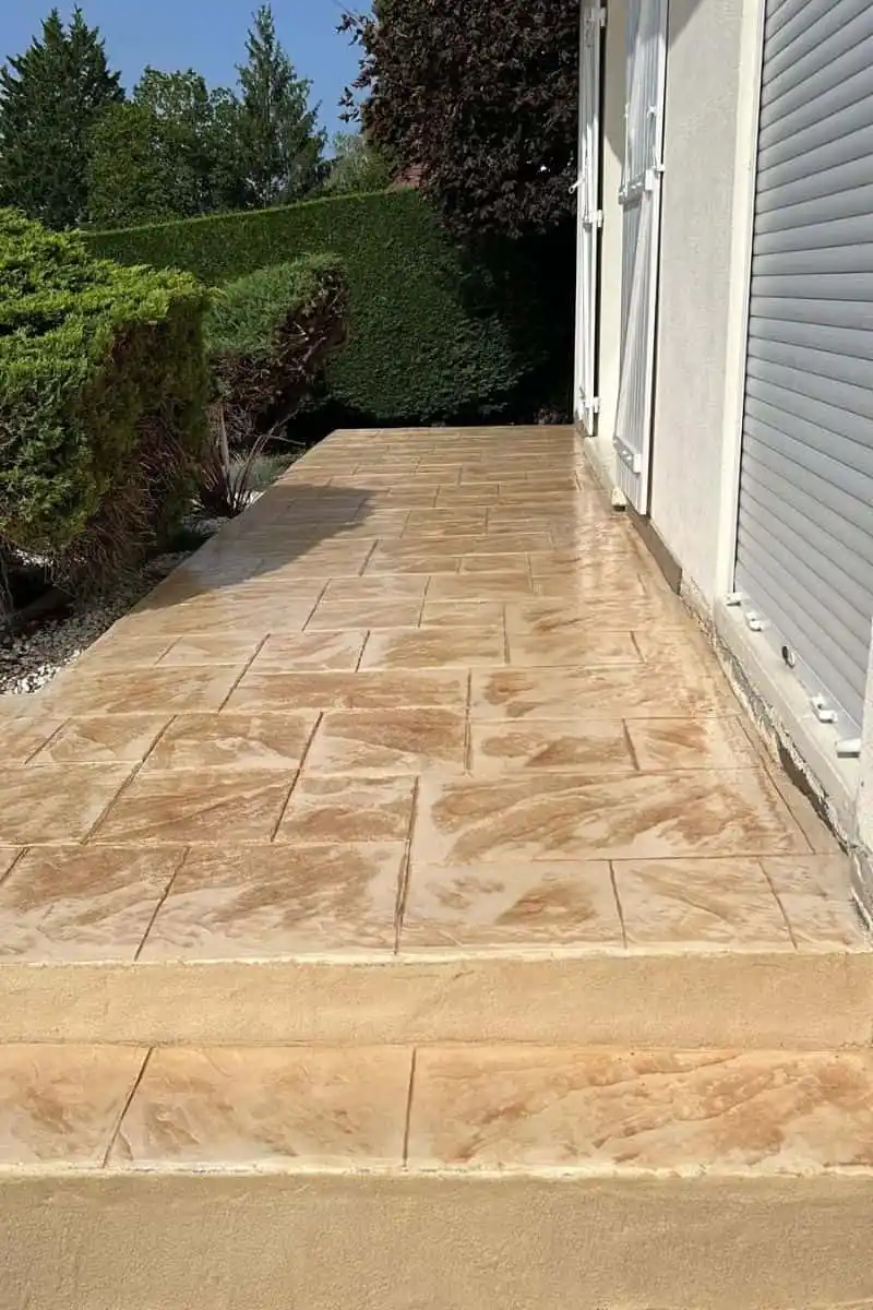Logo orange texte blanc FS béton déco